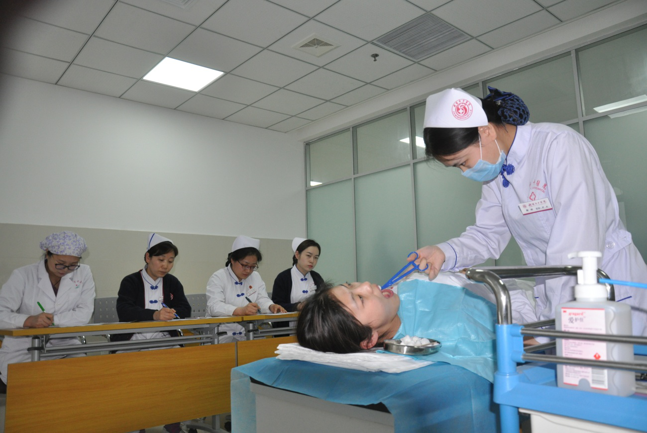 新密市中医院开展护理技术操作考核